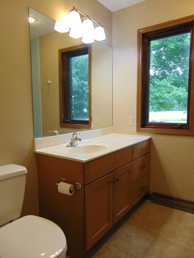 Building Photo - Amazing 3 Bed 2 Bath Country Home With Fab...
