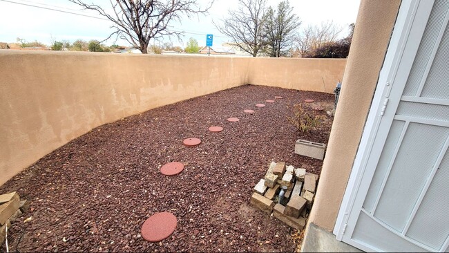 Building Photo - Great Near North Valley Home! No carpet! O...