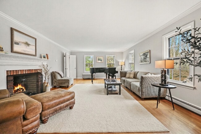 Building Photo - 395 Thayer Pond Rd