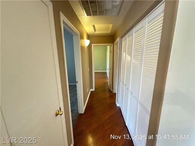 Building Photo - GORGEOUS 2nd FLOOR UNIT IN DESIRABLE GATED...