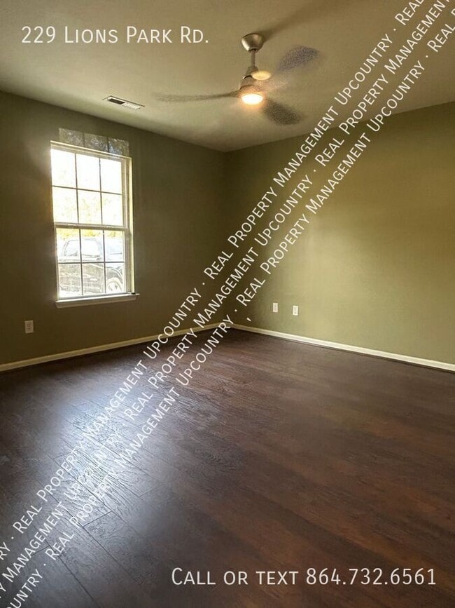 Building Photo - 229 Lions Park Rd