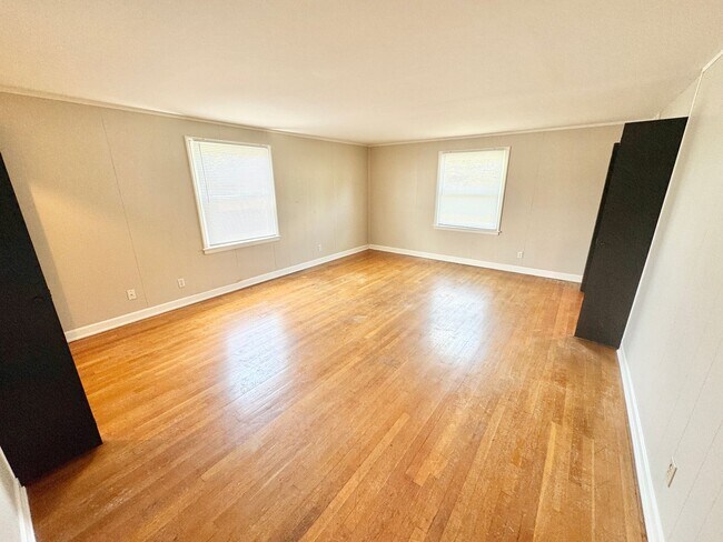 Building Photo - 224 28th Ave Pl NE