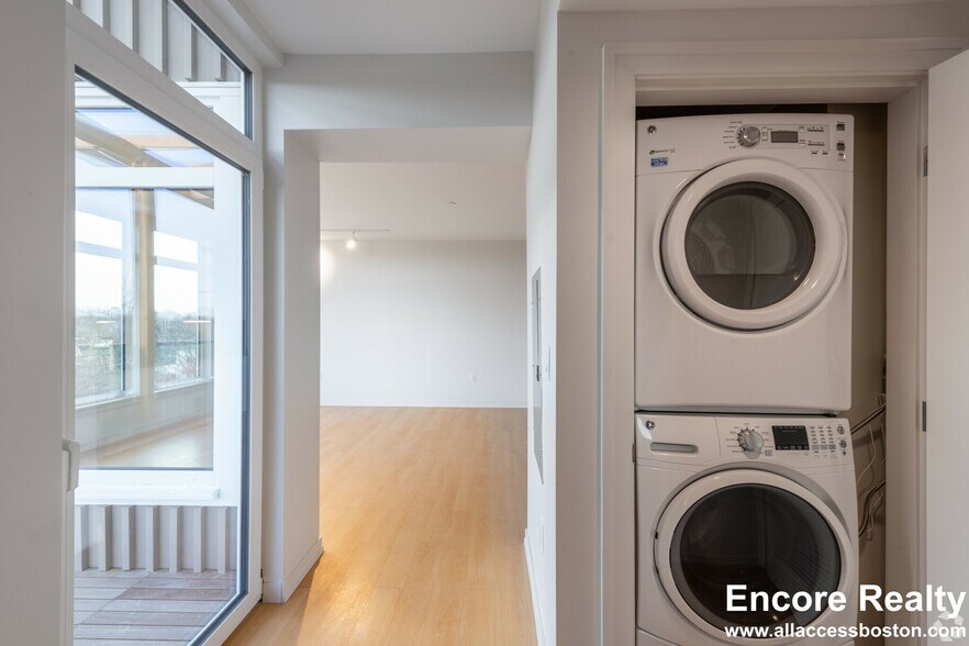 Building Photo - 77 New St