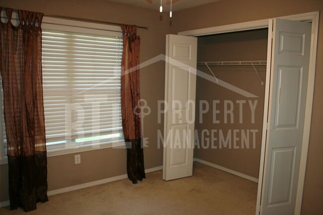 Building Photo - Price Reduced! 3 Bedroom 2 Car Garage Dupl...