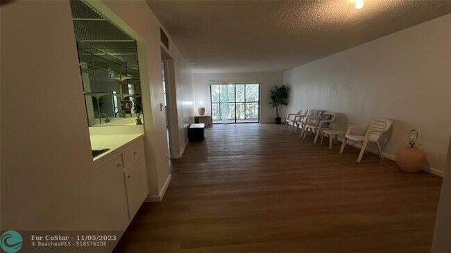 Building Photo - 16091 Blatt Blvd