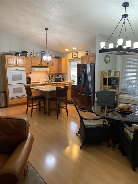 Building Photo - 13231 W Sunnyvale Dr