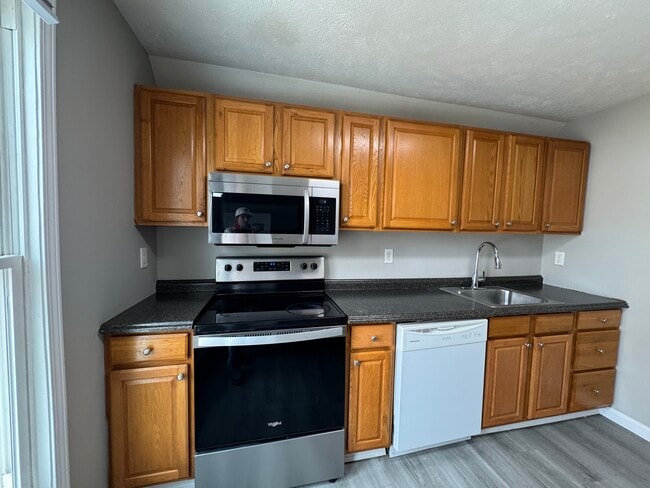 Building Photo - 310 E Mulberry St