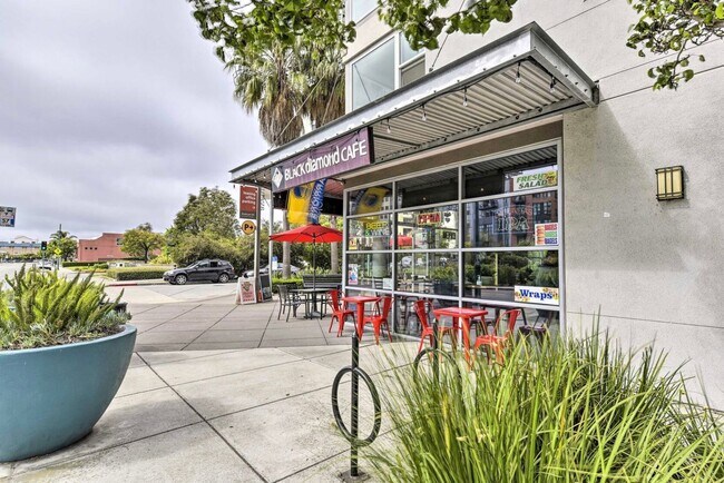 Building Photo - COMING SOON!!! BEAUTIFUL 1BD/1BA CONDO IN EMERYVILLE CA