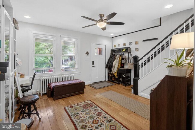 Building Photo - 553 24th St NE