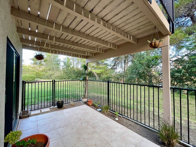 Building Photo - 3 Bedroom Carlsbad Townhouse!