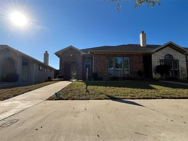 Building Photo - 1506 Poinsettia Blvd