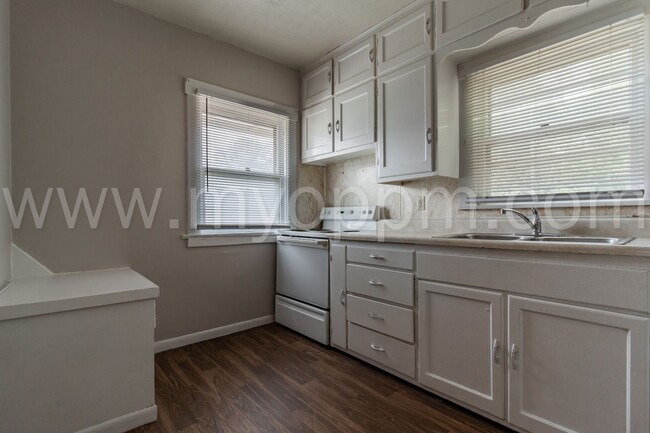 Building Photo - Charming 2 Bedroom Home | Miller Park