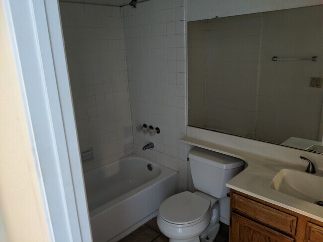 Building Photo - 3 Bedroom 2 Bathroom near ASU! I