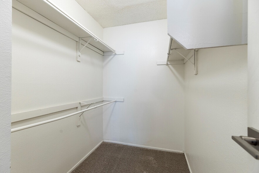 Walk in Closet - Bluff Creek