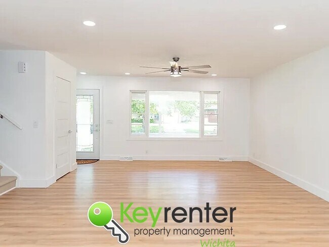 Building Photo - NOVEMBER FREE RENT!! Spacious 4-Bedroom / ...