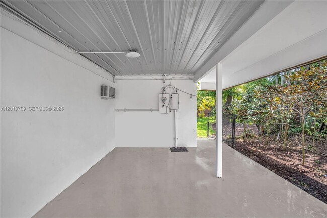 Building Photo - 470 NE 113th St