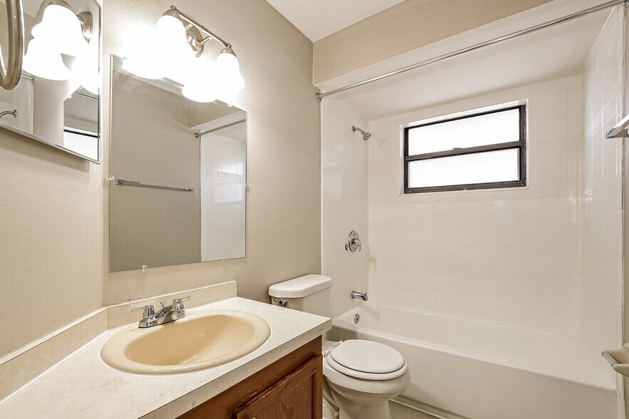 Building Photo - 1226 Creekbottom Cir
