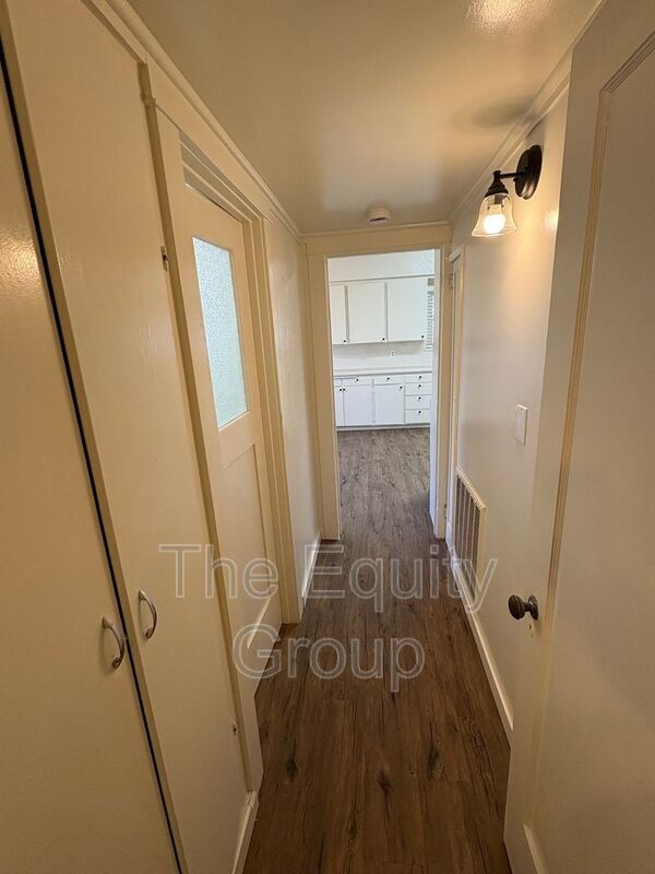 Building Photo - 1424 18th Ave