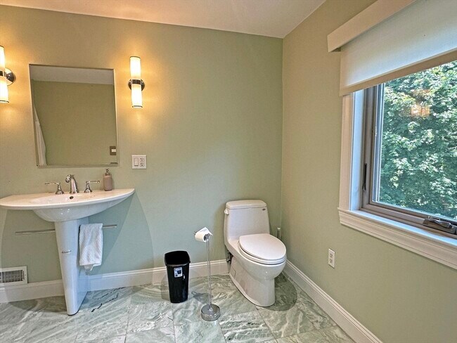 Building Photo - 6 Brownson Terrace