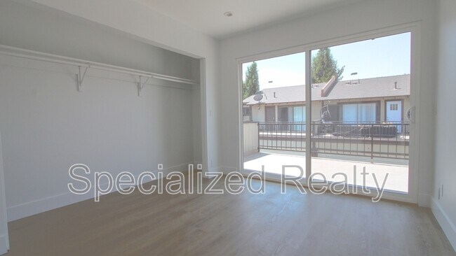 Building Photo - 9603 Van Nuys Blvd