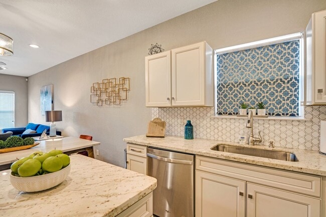 Building Photo - 3 Bedroom / 2 Bathroom super cute house for lease!