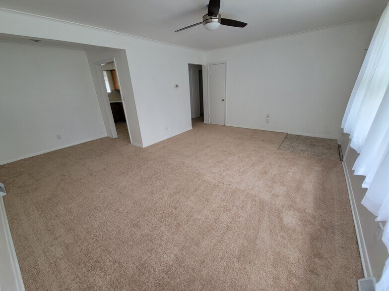 Building Photo - 4011 Buckingham Dr
