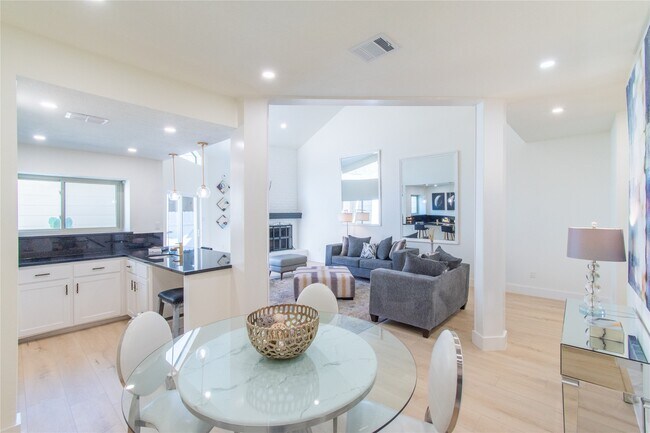 Building Photo - 727 Bunker Hill Rd