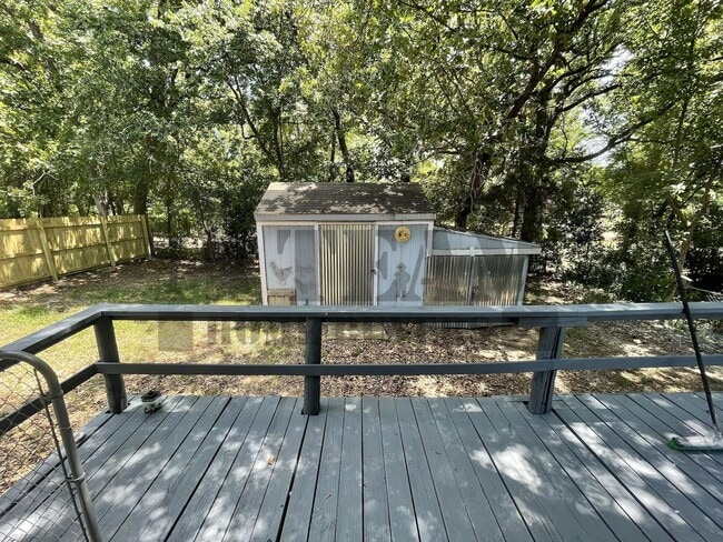 Building Photo - Cozy Lake View 2 Bed 1 Bath house for rent!
