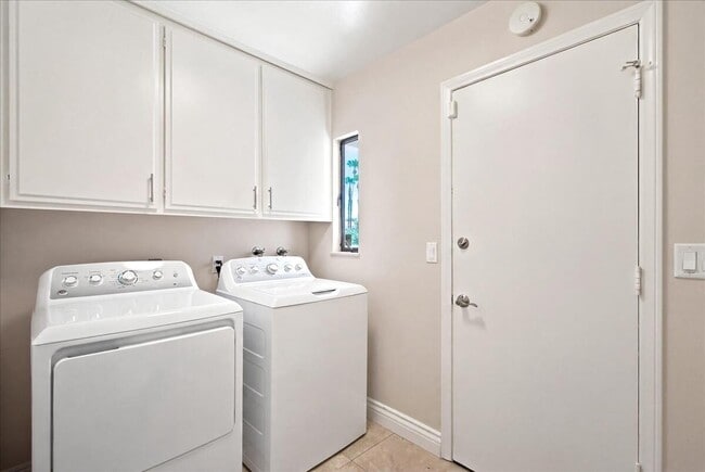 Building Photo - 48551 San Pedro St