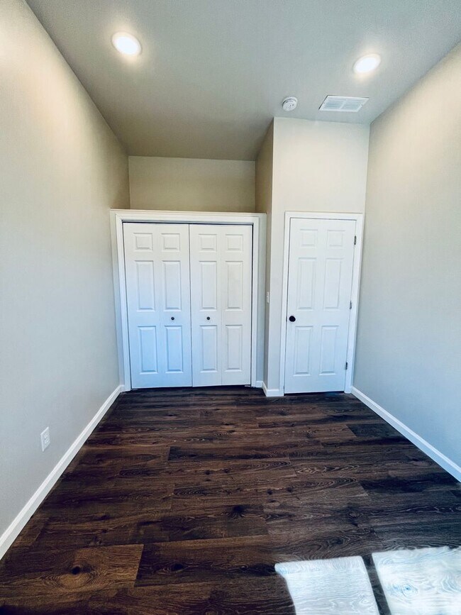 Building Photo - Modern 2BR/2BA with Bonus Room in Germanto...