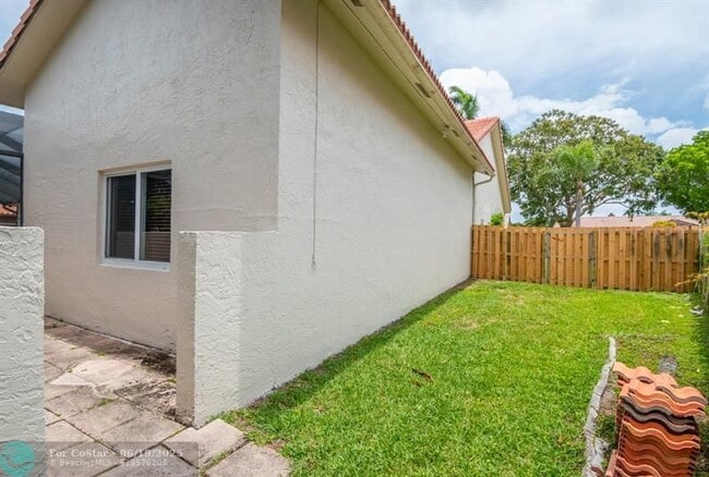 Building Photo - 1561 NW 101st Ave