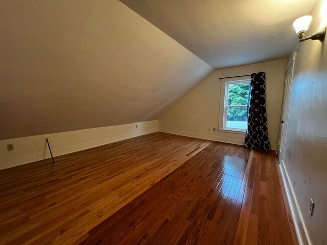 Building Photo - 26 6th St