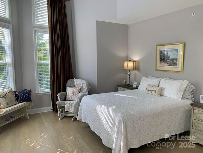 Building Photo - 9033 Rosalyn Glen Rd