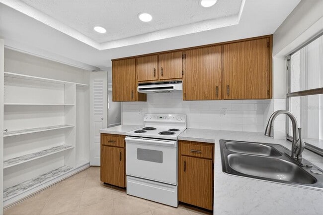 Building Photo - 7725 Summertree Ln