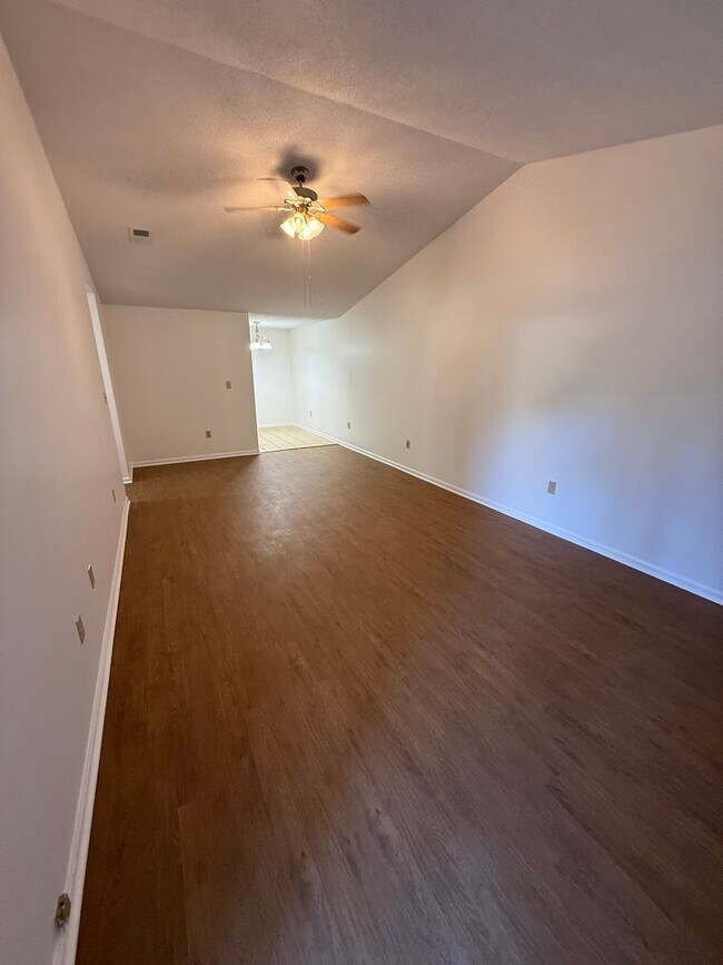 Building Photo - 177 Pelham Dr
