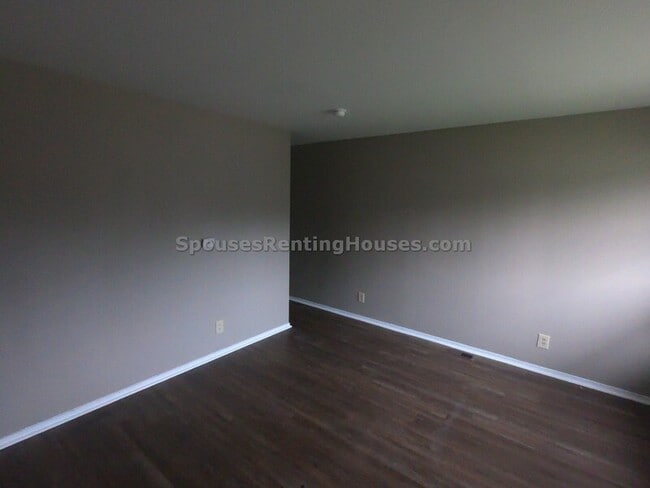 Building Photo - 5362 Falcon Ln