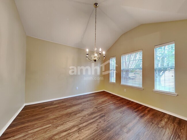 Building Photo - 3525 Beatriz Dr
