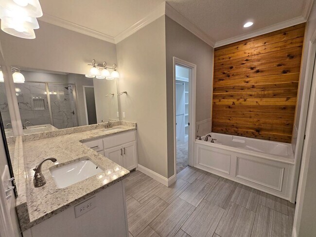 Building Photo - Stylish 4-Bedroom Home with Screened Porch...