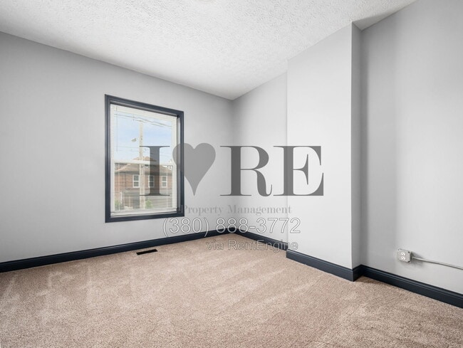 Building Photo - 806 Sullivant Ave