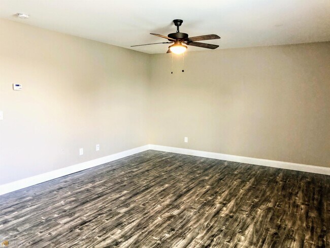 Building Photo - 261 Brookwoods Ln