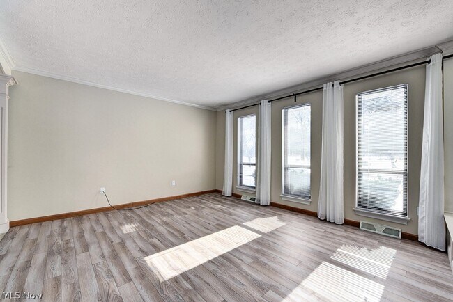 Building Photo - 13286 Boston Rd