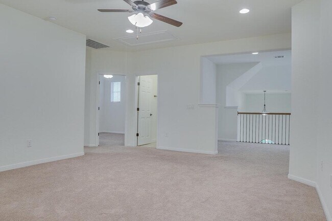 Building Photo - 717 Kingston Pl