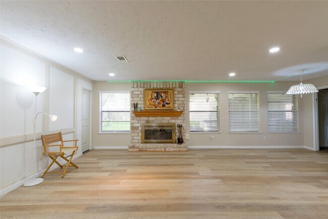 Building Photo - 2902 Field Line Dr