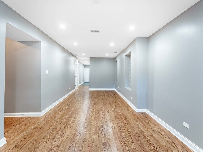 Building Photo - 555 N Lawler Ave