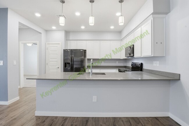 Building Photo - Modern Gilbert Lakeview Townhome in The Lakes at Annecy