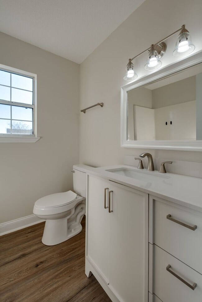 Building Photo - 1565 Petty St