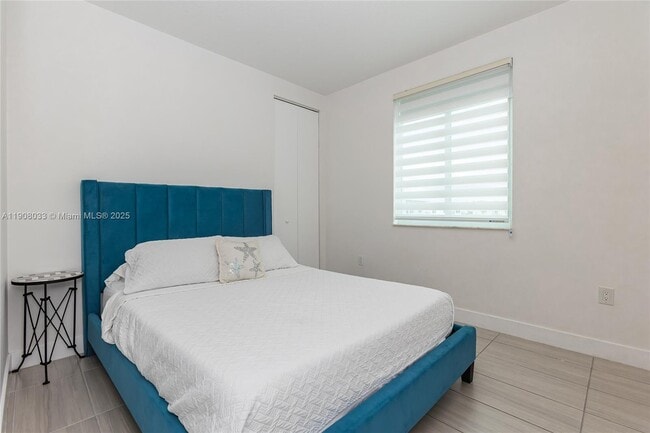 Building Photo - 6401 NW 103rd Pl