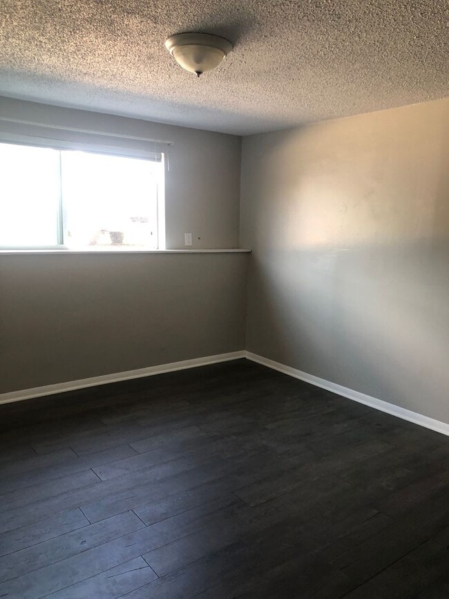 Building Photo - Half of a Duplex Available - 4 Bedroom 2 Bathroom in Lakewood