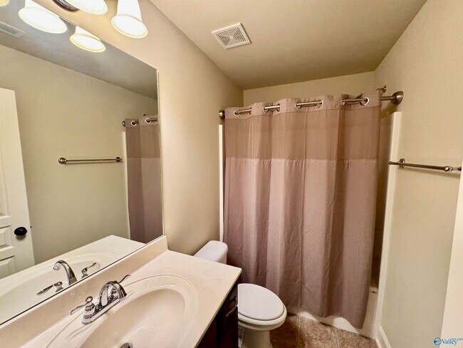 Building Photo - 102 Silvermoon Ln