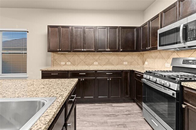 Building Photo - 407 Camellia Dr